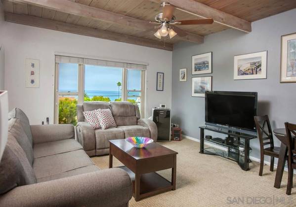 519 Stratford, Del Mar, California, United States 92014, 2 Bedrooms Bedrooms, ,For sale,Stratford,200010981