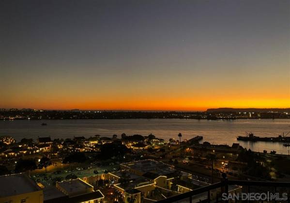 700 Harbor Dr, San Diego, California, United States 92101, 2 Bedrooms Bedrooms, ,For sale,Harbor Dr,200011032