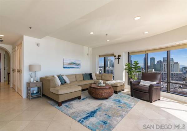 200 Harbor Drive, San Diego, California, United States 92101, 2 Bedrooms Bedrooms, ,For sale,Harbor Drive,200011064