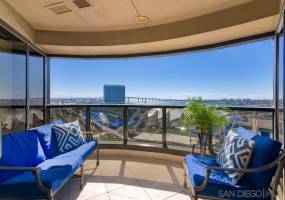 200 Harbor Drive, San Diego, California, United States 92101, 2 Bedrooms Bedrooms, ,For sale,Harbor Drive,200011064