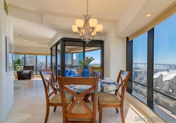 200 Harbor Drive, San Diego, California, United States 92101, 2 Bedrooms Bedrooms, ,For sale,Harbor Drive,200011064