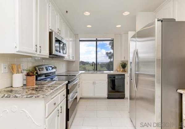 5895 FRIARS RD, San Diego, California, United States 92110, 3 Bedrooms Bedrooms, ,For sale,FRIARS RD,200011112