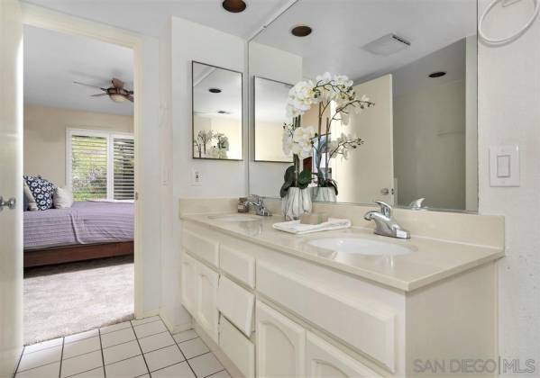 909 Intrepid Ct, Del Mar, California, United States 92014, 2 Bedrooms Bedrooms, ,1 BathroomBathrooms,For sale,Intrepid Ct,200011210