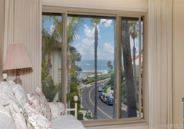 220 Coast Blvd, La Jolla, California, United States 92037, 2 Bedrooms Bedrooms, ,For sale,Coast Blvd,200011406