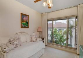 220 Coast Blvd, La Jolla, California, United States 92037, 2 Bedrooms Bedrooms, ,For sale,Coast Blvd,200011406