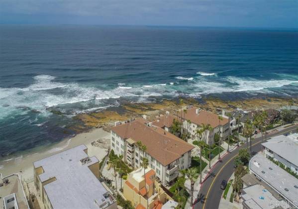 220 Coast Blvd, La Jolla, California, United States 92037, 2 Bedrooms Bedrooms, ,For sale,Coast Blvd,200011406