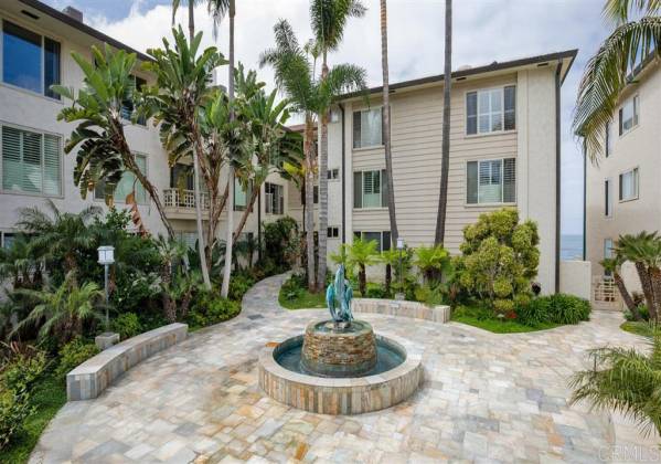 220 Coast Blvd, La Jolla, California, United States 92037, 2 Bedrooms Bedrooms, ,For sale,Coast Blvd,200011406