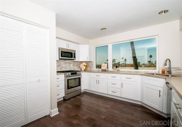 401 N Coast Hwy, Oceanside, California, United States 92054, 3 Bedrooms Bedrooms, ,For sale,N Coast Hwy,200011434