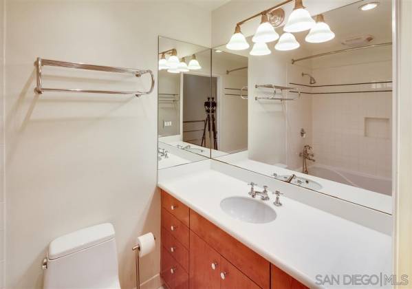 561 F Avenue, Coronado, California, United States 92118, 3 Bedrooms Bedrooms, ,1 BathroomBathrooms,For sale,F Avenue,200011473