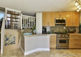 750 York Court, San Diego, California, United States 92109, 2 Bedrooms Bedrooms, ,For sale,York Court,200011833