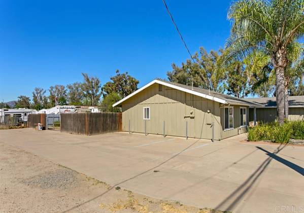 323 Hunter, Ramona, California, United States 92065, 3 Bedrooms Bedrooms, ,1 BathroomBathrooms,For sale,Hunter,200001195