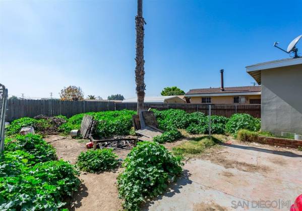 5221 Reynolds St, San Diego, California, United States 92114, 3 Bedrooms Bedrooms, ,For sale,Reynolds St,200010096