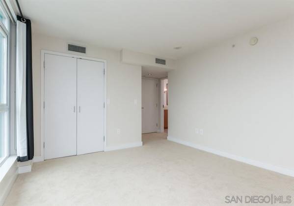 325 7th Avenue, San Diego, California, United States 92101, 2 Bedrooms Bedrooms, ,For sale,7th Avenue,190061814