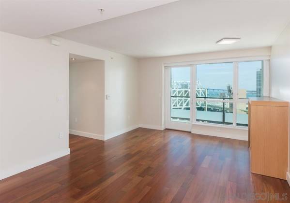 325 7th Avenue, San Diego, California, United States 92101, 2 Bedrooms Bedrooms, ,For sale,7th Avenue,190061814