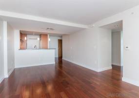 325 7th Avenue, San Diego, California, United States 92101, 2 Bedrooms Bedrooms, ,For sale,7th Avenue,190061814