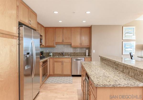 555 Front Street, San Diego, California, United States 92101, 2 Bedrooms Bedrooms, ,For sale,Front Street,200021946