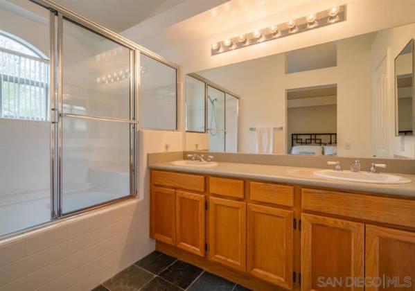 7175 Calabria Ct., San Diego, California, United States 92122, 2 Bedrooms Bedrooms, ,1 BathroomBathrooms,For sale,Calabria Ct.,200021984