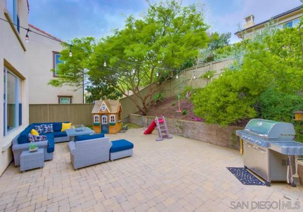 15574 NEW PARK TERRACE, San Diego, California, United States 92127, 4 Bedrooms Bedrooms, ,For sale,NEW PARK TERRACE,200022050