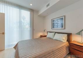582 Laurel, San Diego, California, United States 92101, 3 Bedrooms Bedrooms, ,For sale,Laurel,200022060