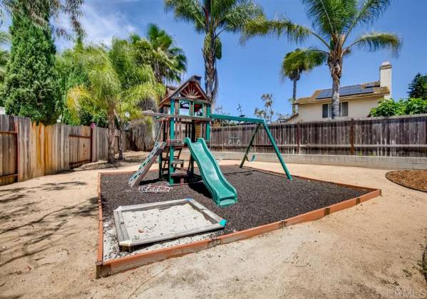 4476 Bermuda Dunes, Oceanside, California, United States 92057, 3 Bedrooms Bedrooms, ,For sale,Bermuda Dunes,200022064