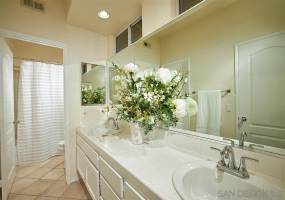 1044 Calle De Alcala, Escondido, California, United States 92025, 5 Bedrooms Bedrooms, ,1 BathroomBathrooms,For sale,Calle De Alcala,200022209