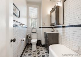 702 Ash St, San Diego, California, United States 92101, 2 Bedrooms Bedrooms, ,For sale,Ash St,200022258