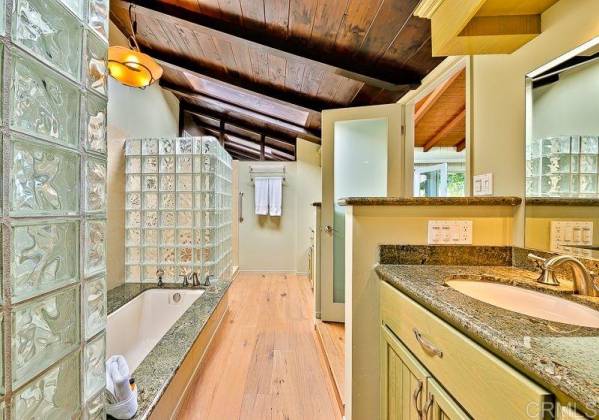 7354 Romero, La Jolla, California, United States 92037, 4 Bedrooms Bedrooms, ,For sale,Romero,200027728