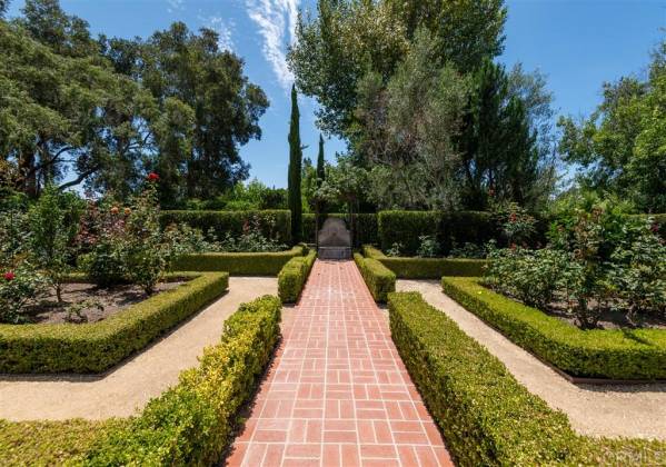 6409 Lago Lindo, Rancho Santa Fe, California, United States 92067, 4 Bedrooms Bedrooms, ,3 BathroomsBathrooms,For sale,Lago Lindo,200033176