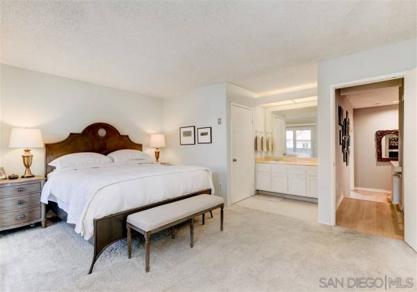 3862 La Jolla Village Drive, La Jolla, California, United States 92037, 2 Bedrooms Bedrooms, ,1 BathroomBathrooms,For sale,La Jolla Village Drive,200034257