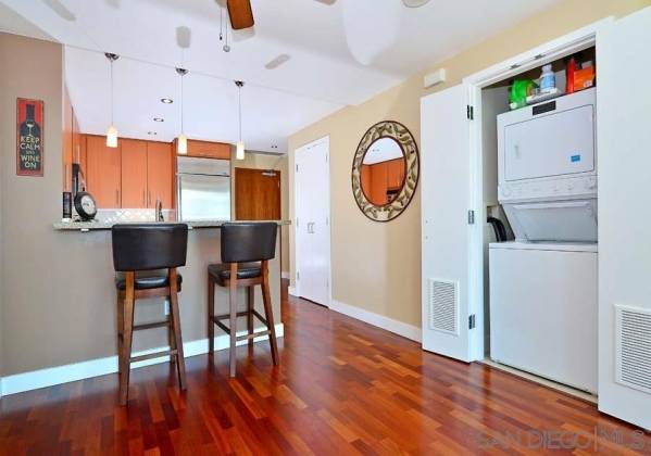 325 7th Ave, San Diego, California, United States 92101, 2 Bedrooms Bedrooms, ,For sale,7th Ave,200038226