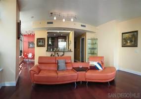 700 E St, San Diego, California, United States 92101, 2 Bedrooms Bedrooms, ,For sale,E St,200038435