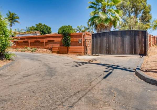 2260 Calle Poco, El Cajon, California, United States 92019, 3 Bedrooms Bedrooms, ,For sale,Calle Poco,200038268