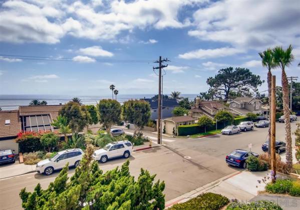 519 Stratford Ct, Del Mar, California, United States 92014, 2 Bedrooms Bedrooms, ,For sale,Stratford Ct,200038912