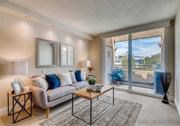 3975 Nobel Dr, San Diego, California, United States 92122, 2 Bedrooms Bedrooms, ,1 BathroomBathrooms,For sale,Nobel Dr,200039394