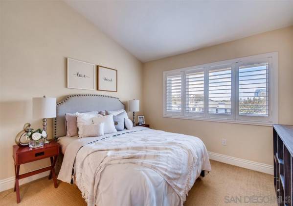 3975 Nobel Dr, San Diego, California, United States 92122, 2 Bedrooms Bedrooms, ,1 BathroomBathrooms,For sale,Nobel Dr,200039394