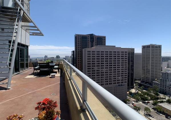 801 Ash, San Diego, California, United States 92101, 2 Bedrooms Bedrooms, ,1 BathroomBathrooms,For sale,Ash,200039593