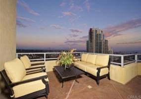 801 Ash, San Diego, California, United States 92101, 2 Bedrooms Bedrooms, ,1 BathroomBathrooms,For sale,Ash,200039593