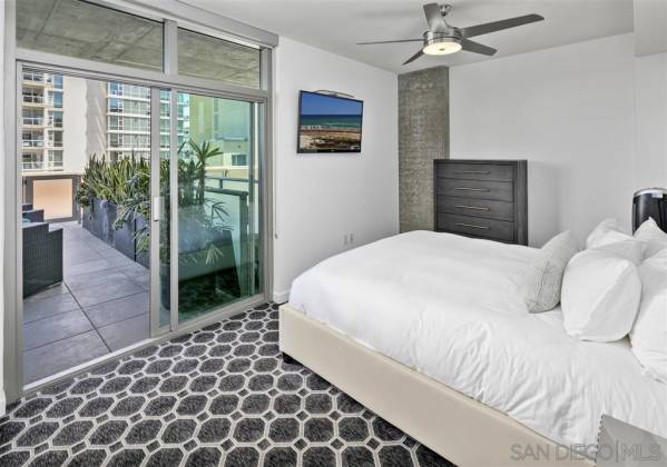 800 The Mark Ln, San Diego, California, United States 92101, 1 Bedroom Bedrooms, ,For sale,The Mark Ln,200038312