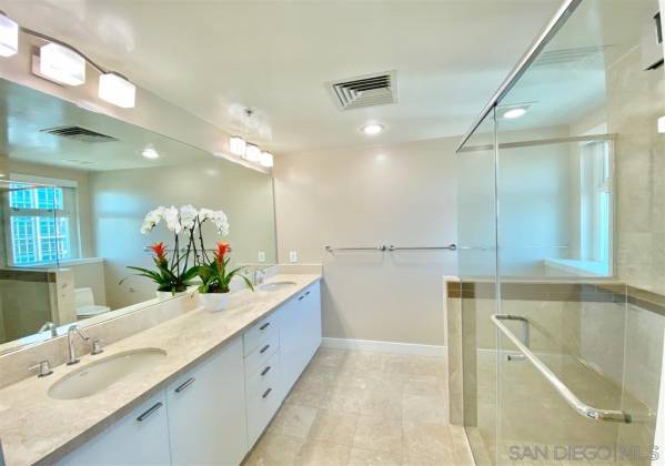 1205 Pacific Hwy, San Diego, California, United States 92101, 2 Bedrooms Bedrooms, ,For sale,Pacific Hwy,200041142