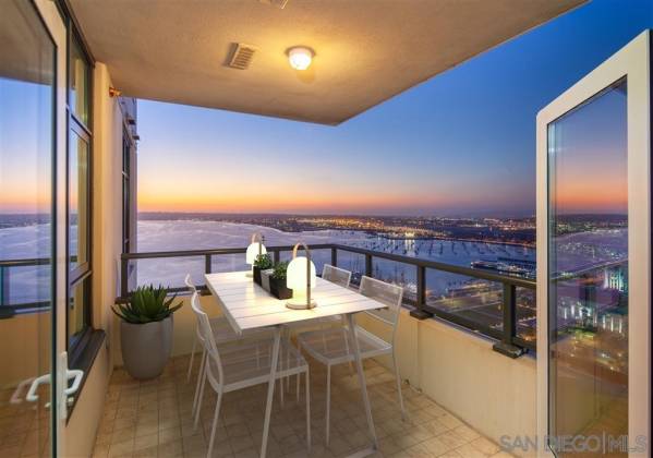 1205 Pacific Hwy, San Diego, California, United States 92101, 2 Bedrooms Bedrooms, ,For sale,Pacific Hwy,200041142