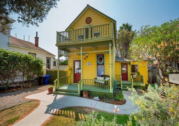 Beautiful, spacious front yard with lots of greenery.