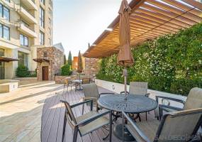 645 Front St, San Diego, California, United States 92101, 2 Bedrooms Bedrooms, ,For sale,Front St,200041722