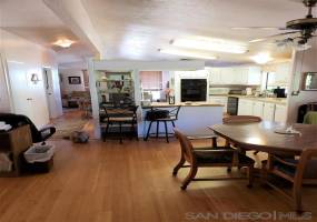 200 Emerald Dr, Vista, California, United States 92081, 2 Bedrooms Bedrooms, ,For sale,Emerald Dr,200032150