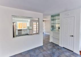 Open Kitchen / Wet Bar