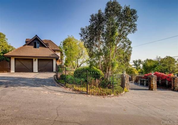 1755 Elevado Road, Vista, California, United States 92084, 3 Bedrooms Bedrooms, ,1 BathroomBathrooms,For sale,Elevado Road,200039639