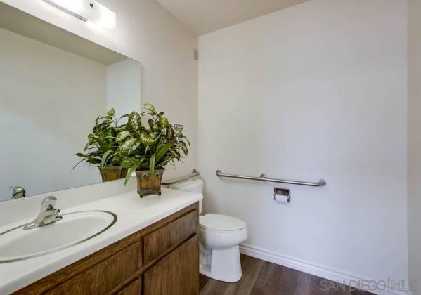 122-101 Civic Center Dr, Vista, California, United States 92084, 1 Bedroom Bedrooms, ,For sale,Civic Center Dr,200038872