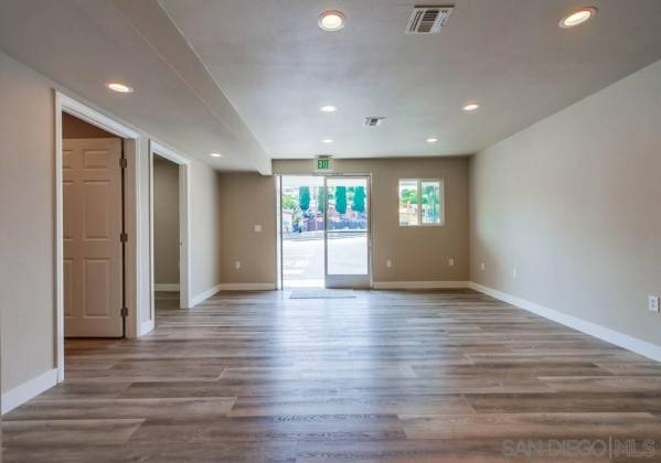 700 Townsite Drive, Vista, California, United States 92084, 1 Bedroom Bedrooms, ,For sale,Townsite Drive,200039752